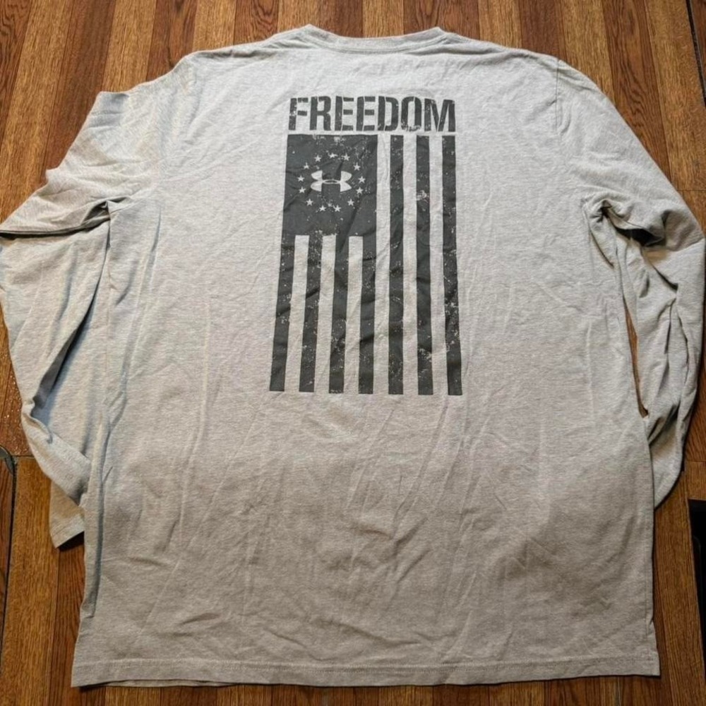 Under Armour Grey Freedom USA Heat Tech Sportswear Sleeve Shirt Large